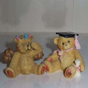 Two adorable bears as a set to add as a filler in decorating!